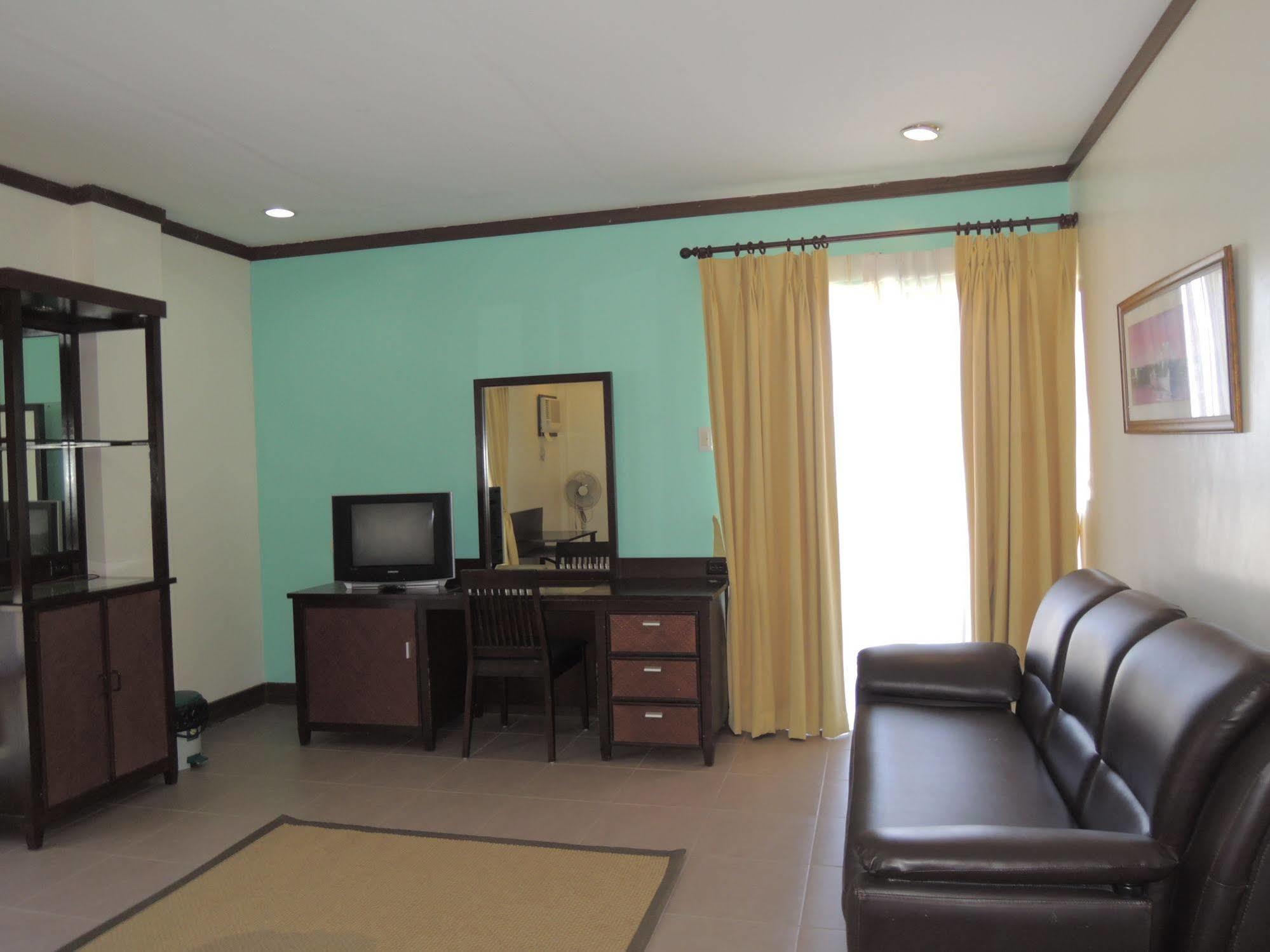 Palms Seaside Inn And Resort Medellin Exterior photo